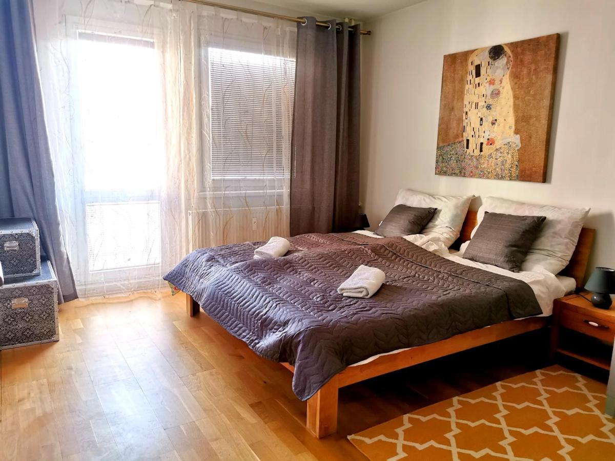 Cozyhome Retro Apartment Bratislava Exterior photo